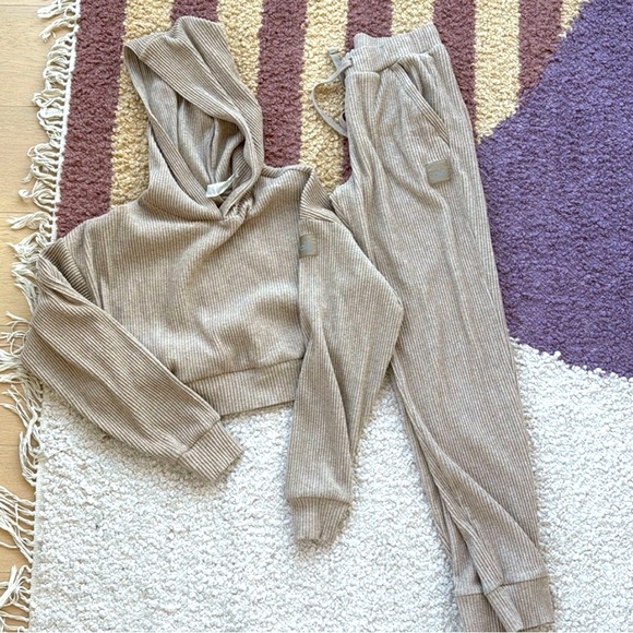 ALO Yoga Pants - Alo jogger set